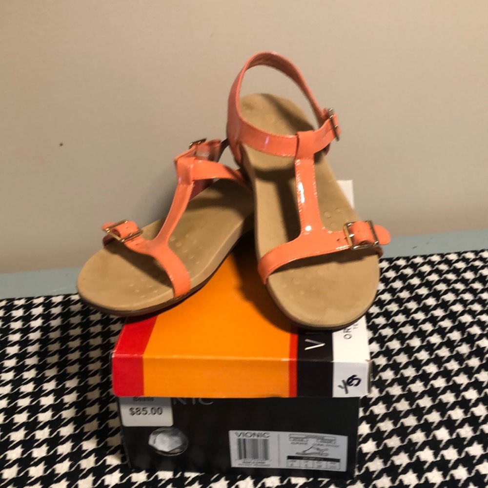 Vionic tangerine colored sandals. Size 8 - like new with box.